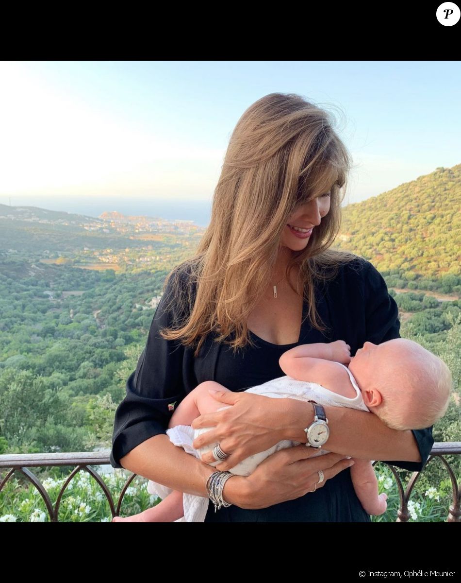 Ophélie Meunier (ici photographié avec son fils Joseph) a posté une rare image montrant sa fille, Valentine.
