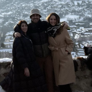 Camille Combal en vacances à la montagne avec sa femme Marie et sa mère - Instagram