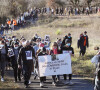 Lolita ( cousine de Delphine Jubillar, écharpe rose) - La famille et les proches se sont réunis pour une marche blanche en hommage à Delphine Jubillar, l'infirmière de 33 ans, disparue il y a un an, à Cagnac-les-Mines. Le 19 décembre 2021 © Patrick Bernard / Bestimage