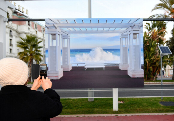 Exclusif - L'exposition "10 Vagues" du photographe Bruno Bébert sur la Promenade des Anglais. Nice, le 1er janvier 2022.