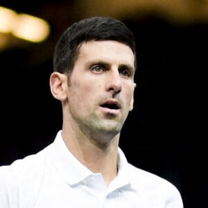 Novak Djokovic s'impose face à Hubert Hurkacz et se qualifie pour la finale du Rolex Paris Masters. © JB Autissier / Panoramic / Bestimage