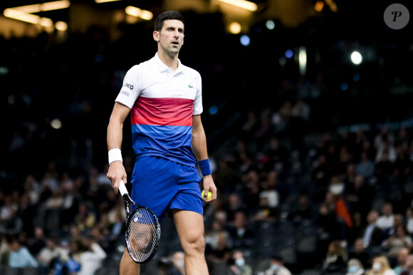 Novak Djokovic s'impose face à Hubert Hurkacz et se qualifie pour la finale du Rolex Paris Masters. © JB Autissier / Panoramic / Bestimage