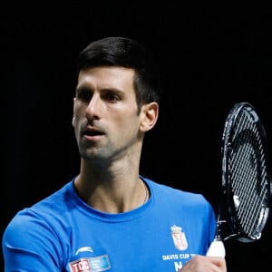 Novak Djokovic défend les couleurs de la Serbie lors d'un match contre Kazakhstanais, Alexander Bublik lors de la Coupe Davis à Madrid.