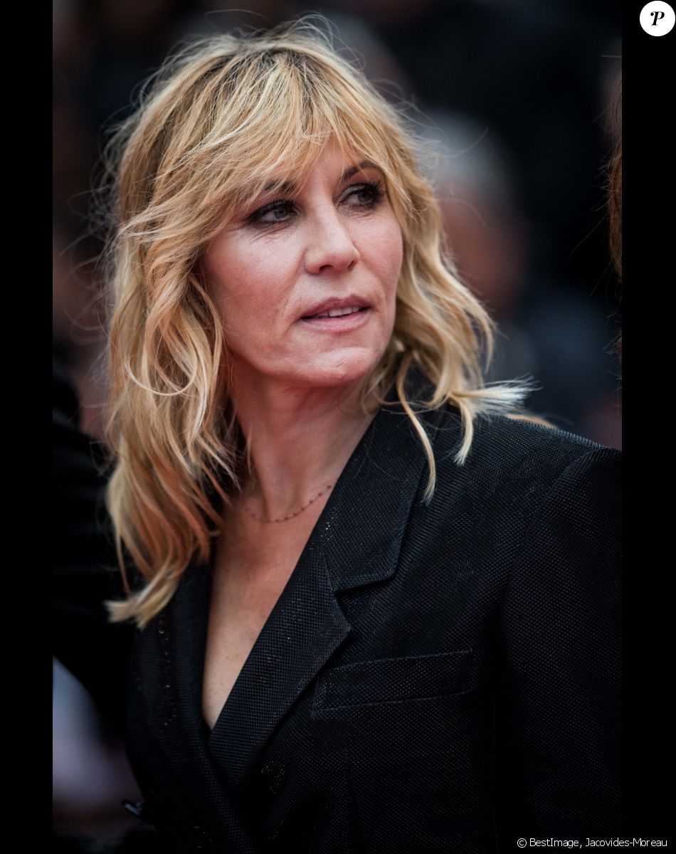 Mathilde Seigner - Montée des marches du film "Les plus belles années d'une vie" lors du 72e Festival de Cannes. Le 18 mai 2019. © Jacovides-Moreau / Bestimage