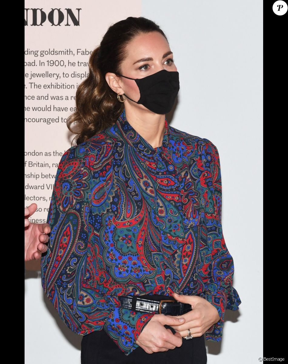 Kate Catherine Middleton, duchesse de Cambridge, en visite à l'exposition "Fabergé in London: Romance to Revolution" au Victoria and Albert Museum à Londres. Le 2 décembre 202