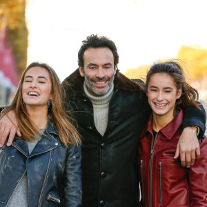 Exclusif - Rendez-vous avec Anthony Delon et ses filles Loup et Liv sur les Champs-Elysées à Paris, France, le 26 novembre 2017. © Philippe Doignon/Bestimage 