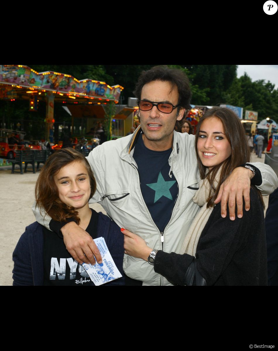 Anthony Delon avec ses filles Liv et Loup - Inauguration de la fete foraine des Tuileries a Paris Le 28 Juin 2013