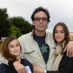 Anthony Delon avec ses filles Liv et Loup - Inauguration de la fete foraine des Tuileries a Paris le 28 juin 2013.