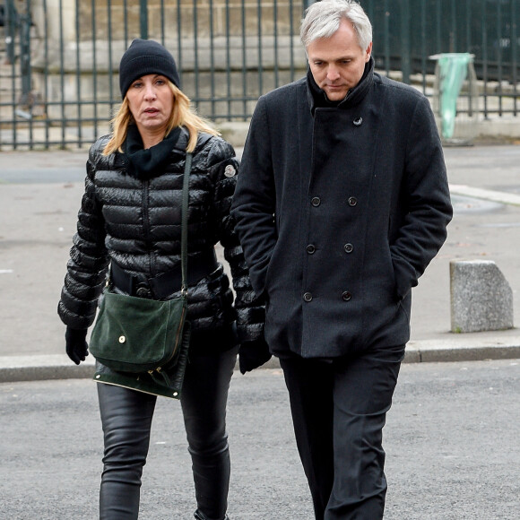 Mathilde Seigner et son compagnon Mathieu Petit - Sorties de l'église de la Madeleine après les obsèques de Johnny Hallyday à Paris, le 9 décembre 2017. © Coadic Guirec/Bestimage