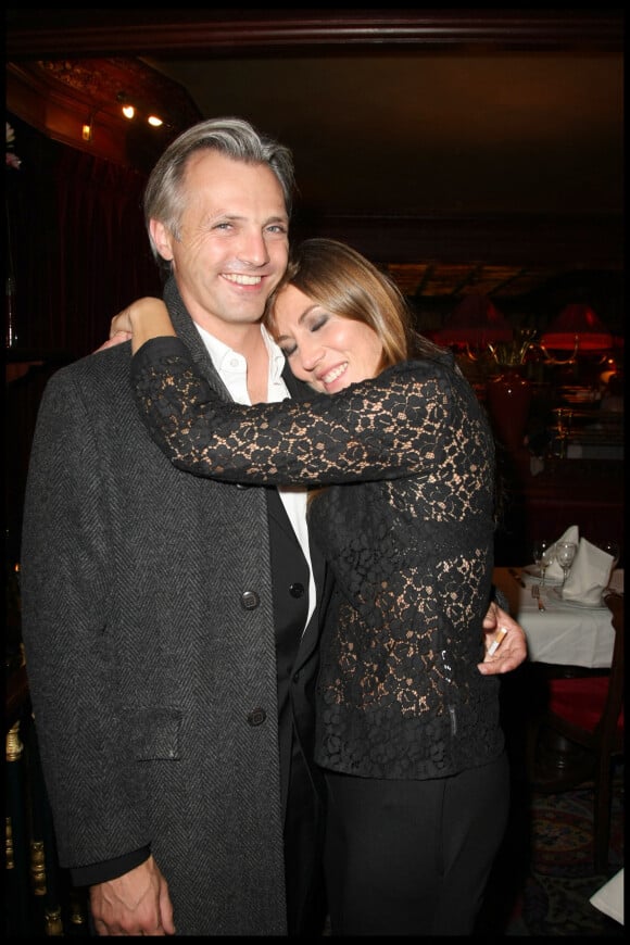 Mathilde Seigner et son compagnon Mathieu Petit à Paris en 2009. 