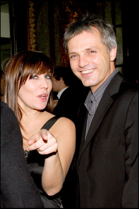 Mathilde Seigner et son compagnon Mathieu Petit à l'avant-première du film "Danse avec lui" à Paris en 2007.