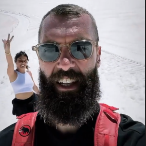 Benoît Paire en vacances à la montagne avec Julie Bertin (La Villa des coeurs brisés) - Instagram