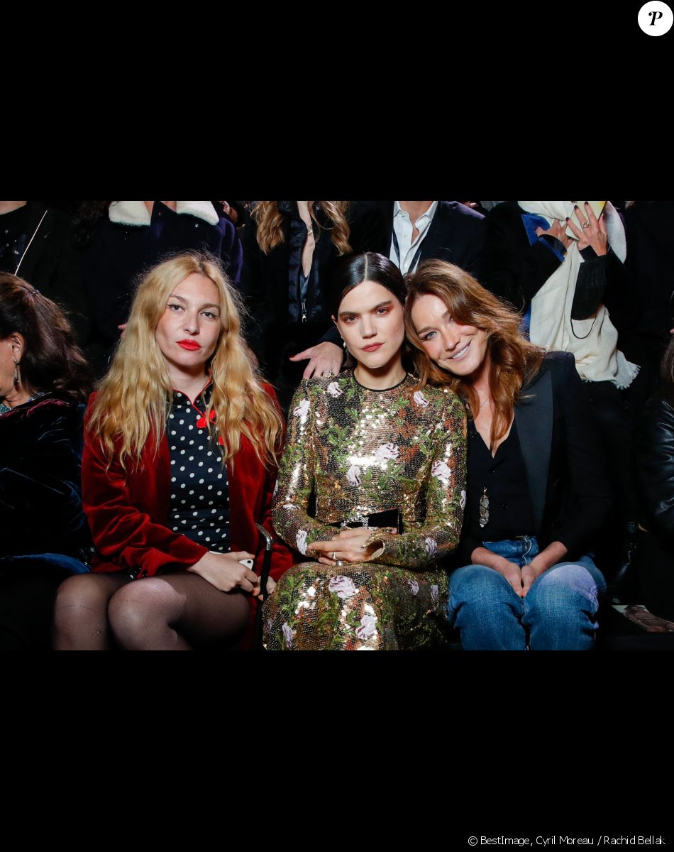 Joséphine de La Baume, Soko, Carla Bruni-Sarkozy au défilé Etam Live Show 2021 à l'Opéra Garnier à Paris. Le 4 octobre 2021. © Cyril Moreau / Rachid Bellak / Bestimage