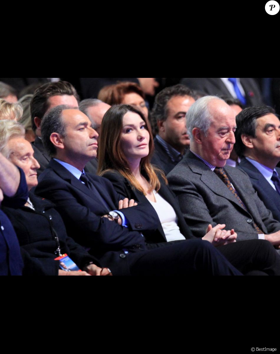 Bernadette Chirac, Jean-François Copé, Carla Bruni-Sarkozy, Edouard Balladur, François Fillon - Meeting de Nicolas Sarkozy à Villepinte. Le 11 mars 2012.