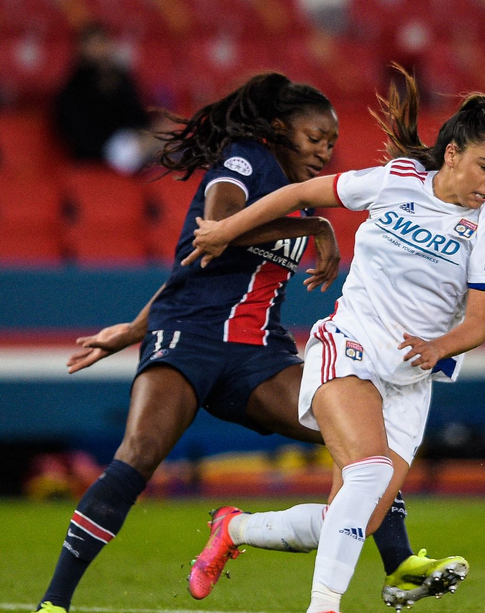 Amel MAjri ( 7 - Lyon ) - Kadidiatou Diani ( 11 - PSG ) - - Match de football en quart de finale aller de la ligue des champions féminines : L'Olympique Lyonnais remporte 1-0 face au Paris Saint-Germain (PSG) au parc des Princes le 24 mars 2021. © Federico Pestellini / Panoramic / Bestimage