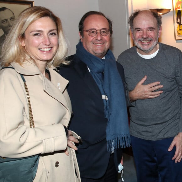 Exclusif - Julie Gayet et son compagnon François Hollande, Jean-Pierre Darroussin, la metteur en scène Anna Novion, Jack Lang et sa femme Monique - Générale de la Pièce "Rimbaud en Feu" au théatre Antoine à Paris le 13 janvier 2022. © Bertrand Rindoff Petroff / Bestimage 