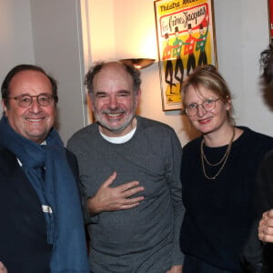 Exclusif - Julie Gayet et son compagnon François Hollande, Jean-Pierre Darroussin, la metteur en scène Anna Novion, Jack Lang et sa femme Monique - Générale de la Pièce "Rimbaud en Feu" au théatre Antoine à Paris le 13 janvier 2022. © Bertrand Rindoff Petroff / Bestimage 