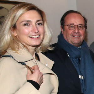 Exclusif - Julie Gayet et son compagnon François Hollande - Générale de la Pièce "Rimbaud en Feu" au théatre Antoine à Paris le 13 janvier 2022. © Bertrand Rindoff Petroff / Bestimage 