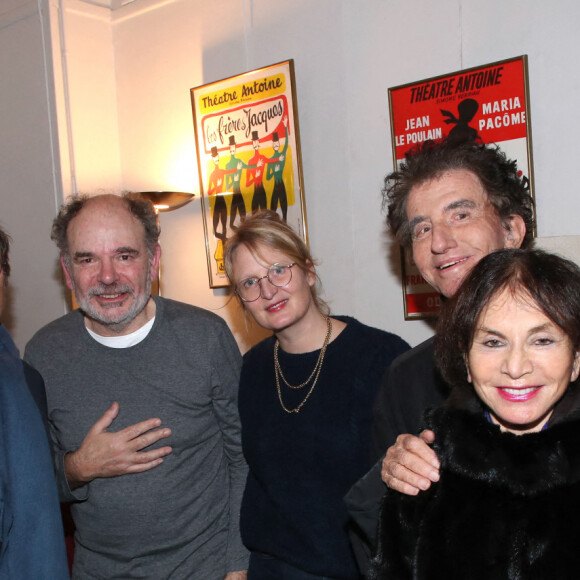 Exclusif - Julie Gayet et son compagnon François Hollande, Jean-Pierre Darroussin, la metteur en scène Anna Novion, Jack Lang et sa femme Monique et l'auteur de la pièce Jean-Michel Djian - Générale de la Pièce "Rimbaud en Feu" au théatre Antoine à Paris le 13 janvier 2022. © Bertrand Rindoff Petroff / Bestimage 