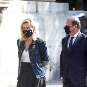 Julie Gayet et son compagnon François Hollande - Obsèques de Florence Rogers-Pinault en l'Église Saint-Sulpice à Paris, le 8 septembre 2021. Florence Rogers-Pinault, fille de F.Pinault et M.Campbell, est décédée à l'âge de 58 ans.