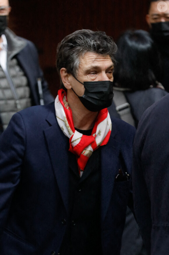 Semi Exclusif - Marc Lavoine lors de la sortie des obsèques de Jean-Yves Bouvier en l'église Notre-Dame d'Auteuil, chapelle Sainte Bernadette à Paris le 19 mai 2021.  Funerals of Jean-Yves Bouvier at Notre Dame d'Auteuil church in Paris on may 19th 2021