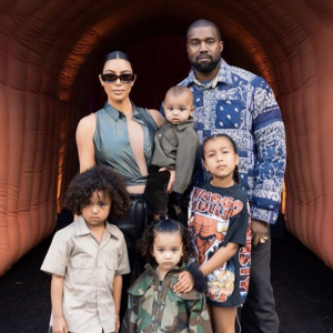 Kanye West veut être proche de Kim Kardashian et de leurs quatre enfants North, Saint, Chicago et Psalm pour les fêtes.