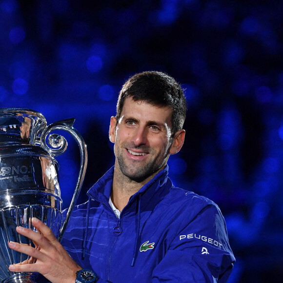 Le Serbe Novak Djokovic remporte son 7 ème trophée du n°1 mondial au classement ATP après avoir battu le Norvégien Casper Ruud (7-6, 6-2) au Masters de tennis de Turin, le 15 novembre 2021. © Antoine Couvercelle / Panoramic / Bestimage