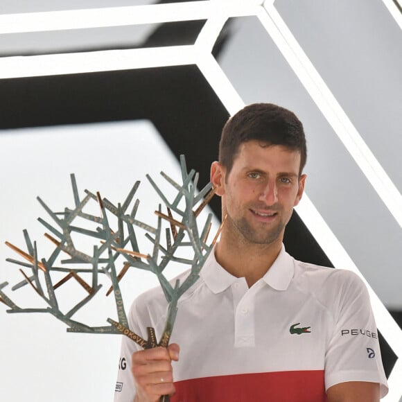 Novak Djokovic remporte la finale homme du Rolex Paris Masters face à Daniil Medvedev le 7 novembre 2021. © Veeren/Bestimage