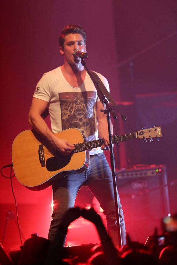 Bastian Baker en concert a la Cigale à Paris le 17 Decembre 2012.