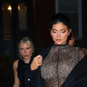 Kylie Jenner, enceinte, arrive à la soirée d'anniversaire de Fai Khadra au restaurant "Lucali" à New York, le 9 septembre 2021. 