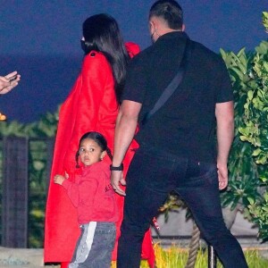 Exclusif - Kylie Jenner enceinte est allée dîner avec sa fille Stormi au restaurant Nobu à Malibu, le 7 octobre 2021.