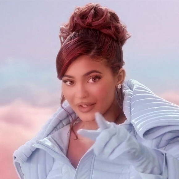 Kylie Jenner présente sa nouvelle gamme de soins pour bébés et jeunes enfants "Kylie Baby" dans une publicité avec sa fille Stormi. Le 24 septembre 2021.