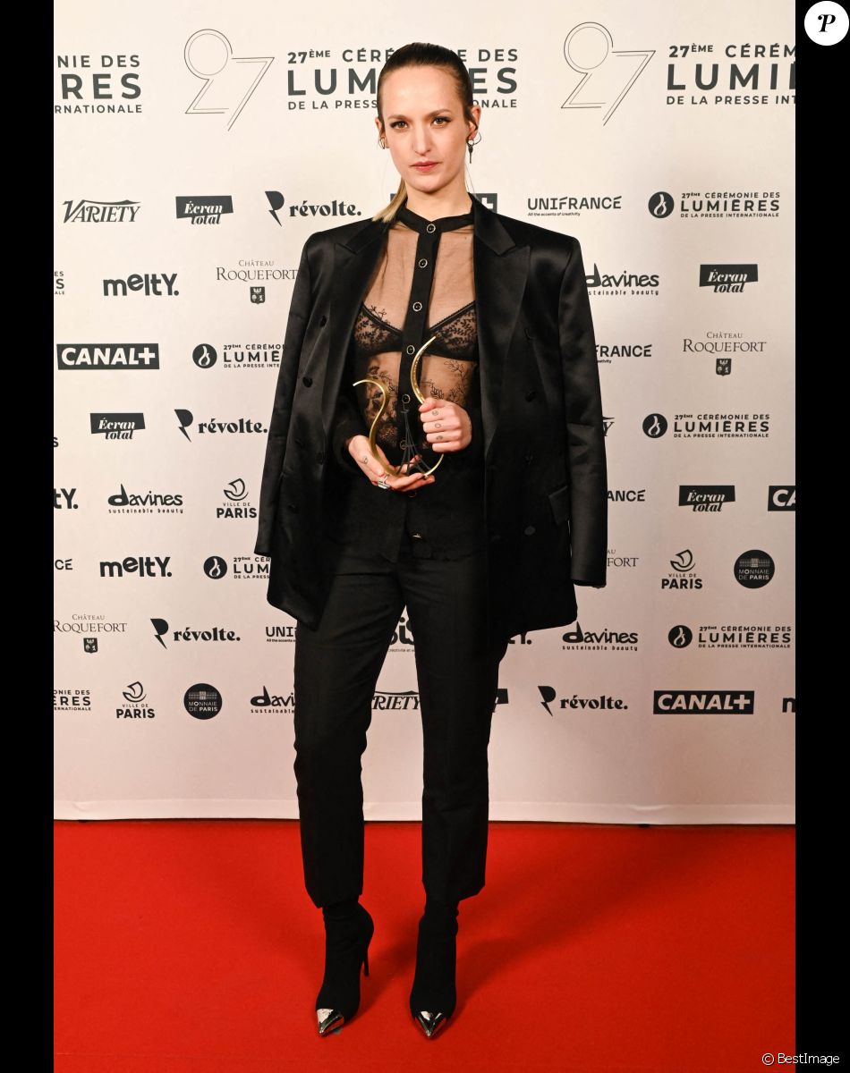 Exclusif - Agathe Rousselle (Révélation féminine) - 27e Cérémonie des Lumières de la presse internationale à Paris, le 14 janvier 2022. @ Coadic Guirec / Pierre Perusseau / Bestimage