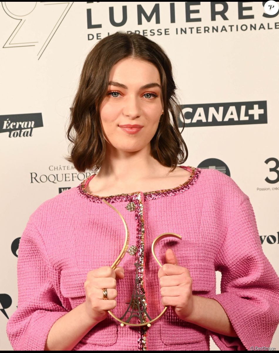 Exclusif - Anamaria Vartolomei (Meilleure actrice) - 27e Cérémonie des Lumières de la presse internationale à Paris, le 14 janvier 2022. @ Coadic Guirec / Pierre Perusseau / Bestimage