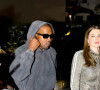 Exclusif - Kanye West (ye) et sa compagne Julia Fox se rendent dans un hôtel d'Hollywood après un dîner au Craig's à Los Angeles, Californie, Etats-Unis, le 10 janvier 2022.