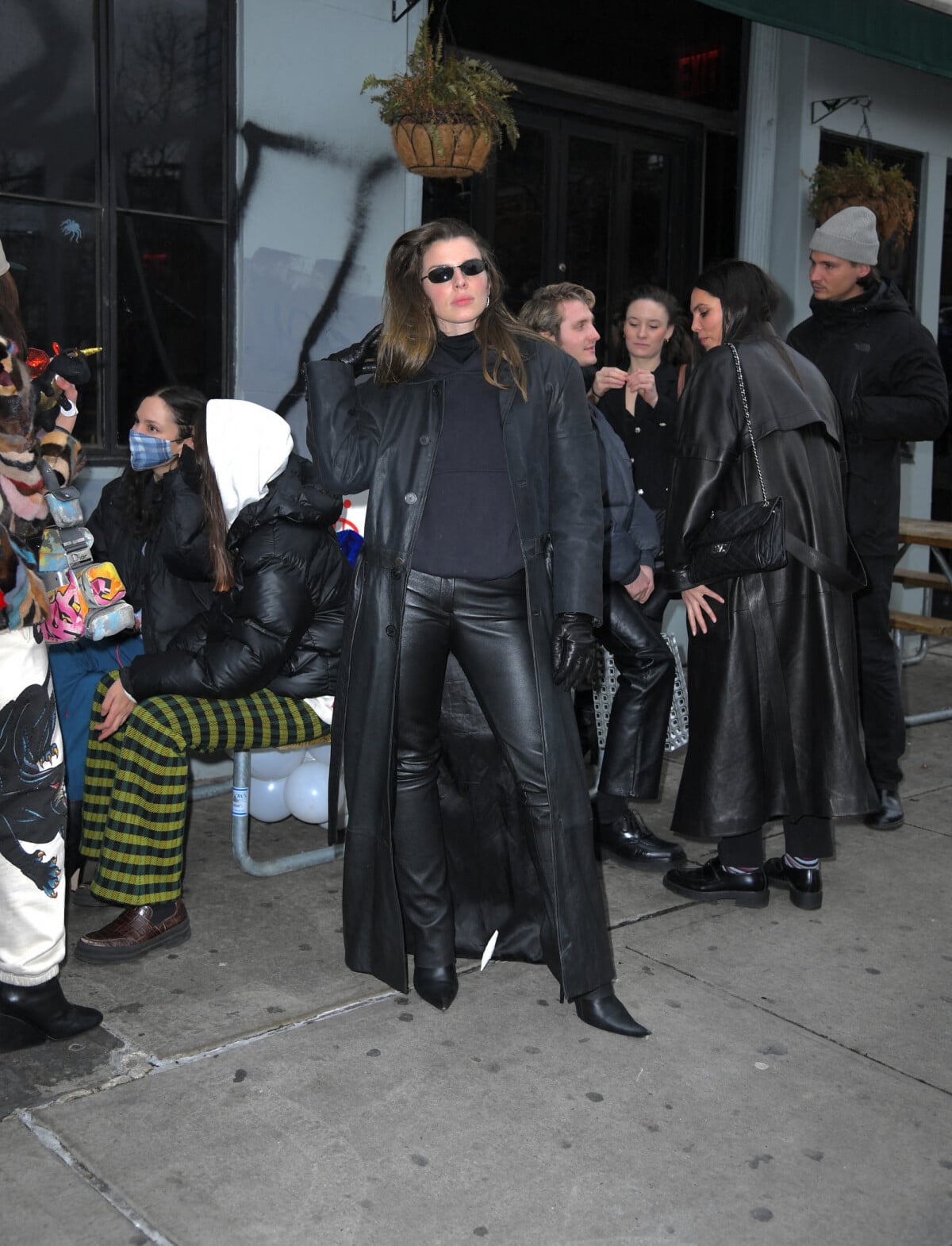 Photo Julia Fox à New York pour l'anniversaire de son fils Valentino(01)