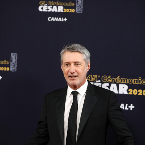 Antoine de Caunes lors du photocall lors de la 45ème cérémonie des César à la salle Pleyel à Paris le 28 février 2020 © Dominique Jacovides / Olivier Borde / Bestimage 