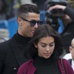 Cristiano Ronaldo quitte le tribunal avec sa compagne Georgina Rodríguez à Madrid.