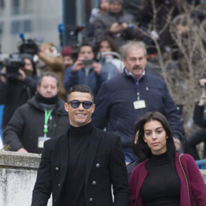 Cristiano Ronaldo quitte le tribunal avec sa compagne Georgina Rodríguez à Madrid le 22 janvier 2019.