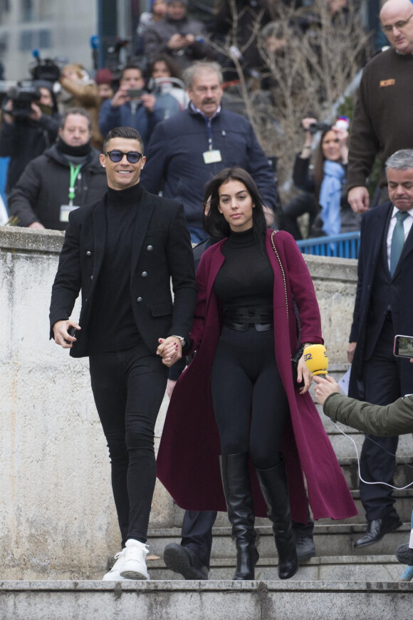 Cristiano Ronaldo quitte le tribunal avec sa compagne Georgina Rodríguez à Madrid le 22 janvier 2019.