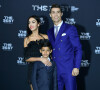 Cristiano Ronaldo, son fils Cristiano Jr et sa compagne Georgina Rodriguez au photocall des FIFA Football Awards à Zurich le 9 janvier 2017.