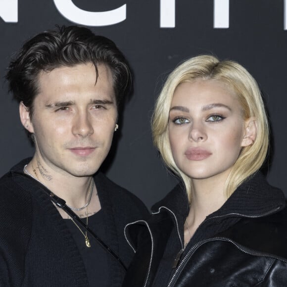 Brooklyn Beckham et sa fiancée Nicola Peltz - Photocall du défilé Givenchy collection Printemps-Eté 2022 lors de la fashion week à la "U Arena" (Paris La Défense Arena) à Nanterre, le 3 octobre 2021. © Olivier Borde/Bestimage 