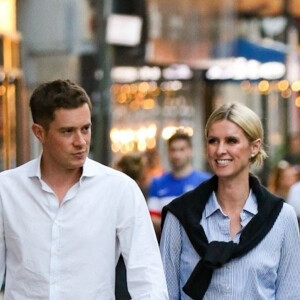Exclusif - James Rothschild et sa femme Nicky Hilton se promènent dans les rues du quartier de SoHo à New York. Le 16 juin 2021