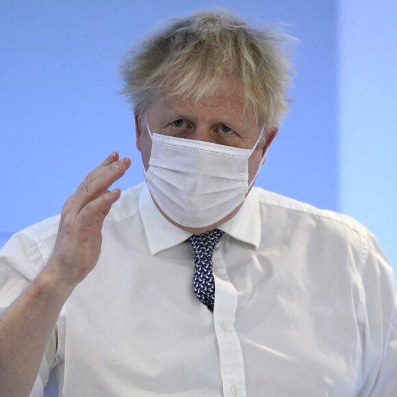 Le Premier ministre britannique Boris Johnson visite le centre "Rutherford Diagnostic" à Taunton, le 20 janvier 2022.