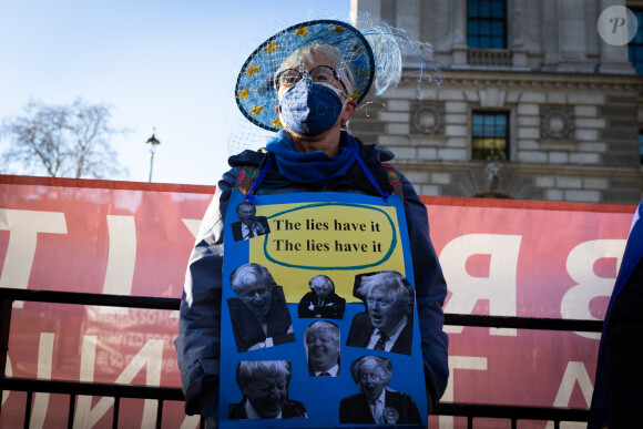 Manifestation contre Boris Johnson devant le Parlement à Londres, après que le premier ministre britannique avoue avoir participé à une fête à Downing Street pendant le premier confinement en mai 2020. Le 12 janvier 2021