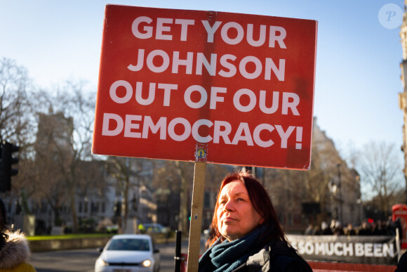Manifestation contre Boris Johnson devant le Parlement à Londres, après que le premier ministre britannique avoue avoir participé à une fête à Downing Street pendant le premier confinement en mai 2020. Le 12 janvier 2021