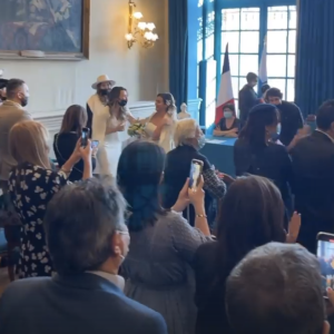 Carla Moreau lors de son mariage civil à la mairie de Marseille avec Kevin Guedj - Instagram