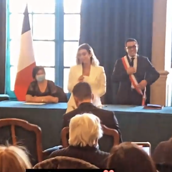 Carla Moreau lors de son mariage civil à la mairie de Marseille avec Kevin Guedj - Instagram