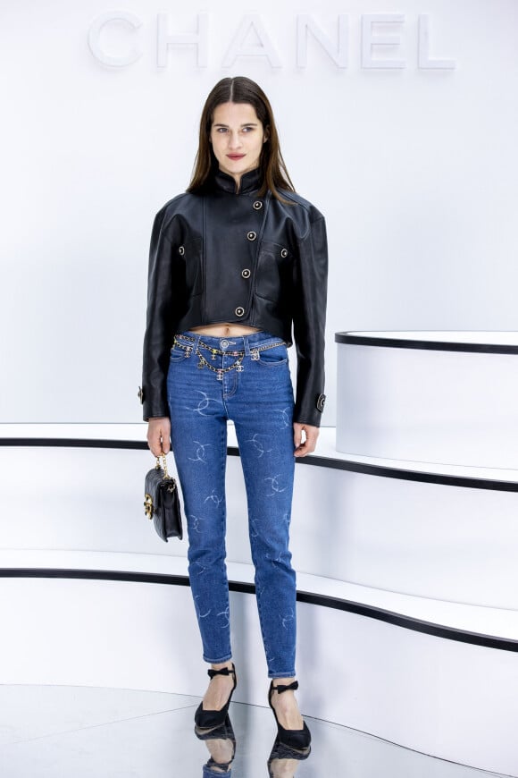 Rebecca Marder au défilé Chanel collection prêt-à-porter Automne/Hiver 2020-2021 lors de la Fashion Week à Paris, le 3 mars 2020. © Olivier Borde/Bestimage