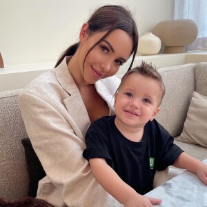 Nabilla, amoureuse de son mari Thomas Vergara et comblée par son fils Milann.